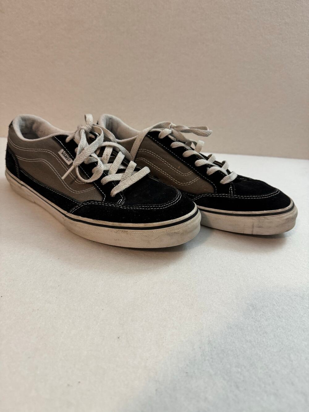 Vans Men's Bearcat Low Top Skate Sneaker Shoes Charcoal Black White 11 EU44.5